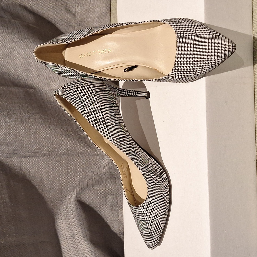 Marc Fisher Darren Black And White Hounds Tooth Pointy Toe Pump Size 7 M
